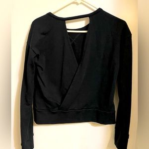 NIKE NWOT Women’s black yoga crewneck long sleeve top.